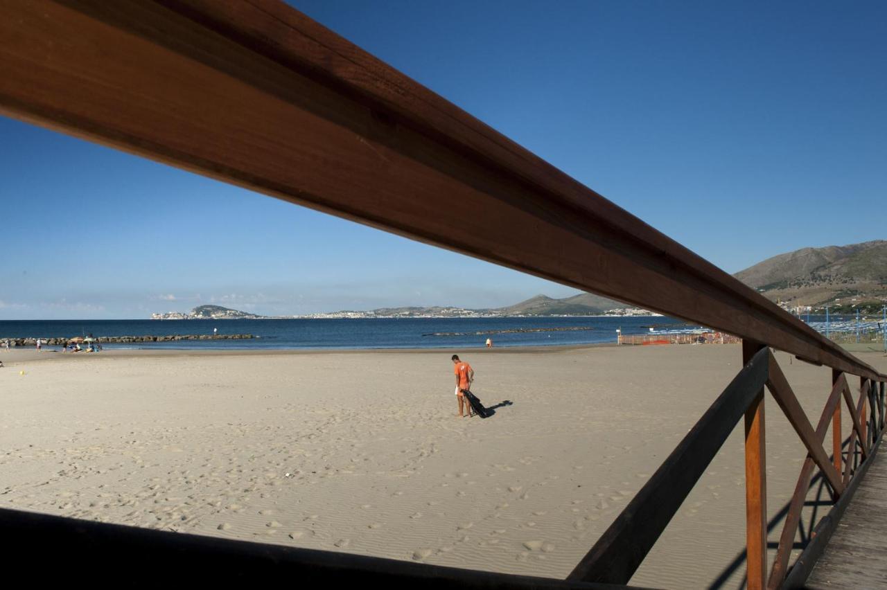 Livingapple Beach Minturno Exterior foto